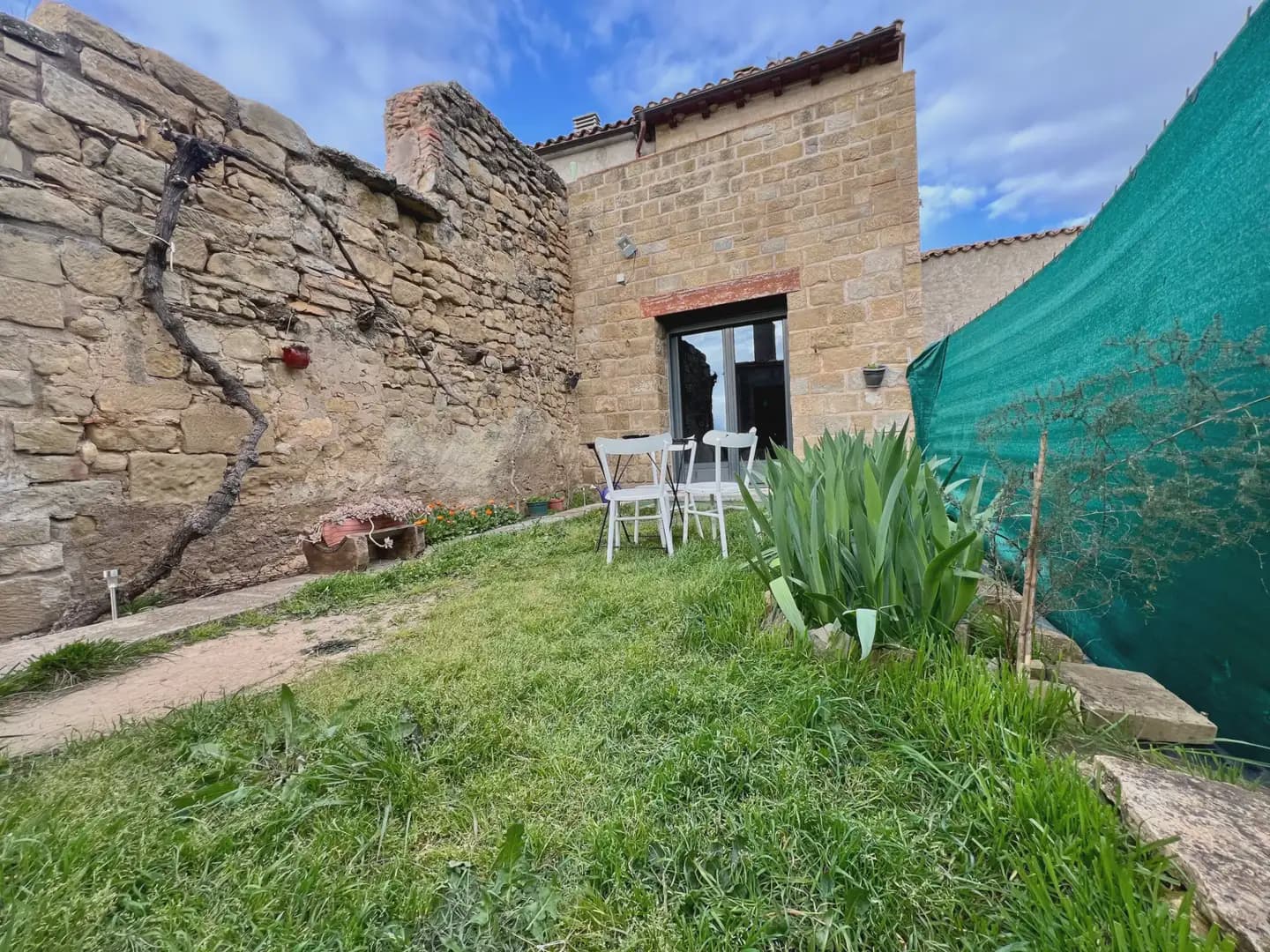 3 bedroom Finca/Country House for sale in Ayerbe - € 259,000 (Ref: 9986200)