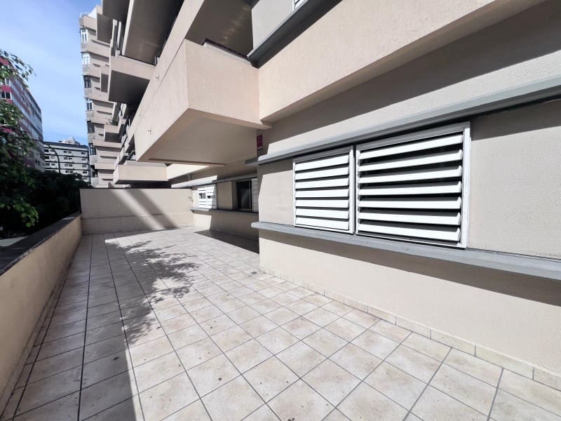 4 bedroom Flat for sale in Las Palmas de Gran Canaria with garage - € 495,000 (Ref: 9640535)