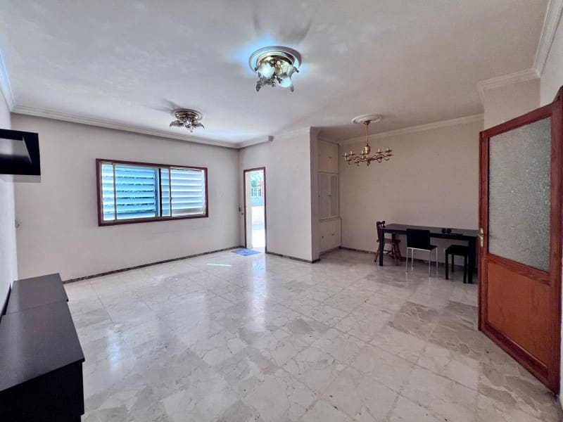 4 bedroom Flat for sale in Las Palmas de Gran Canaria with garage - € 495,000 (Ref: 9640535)