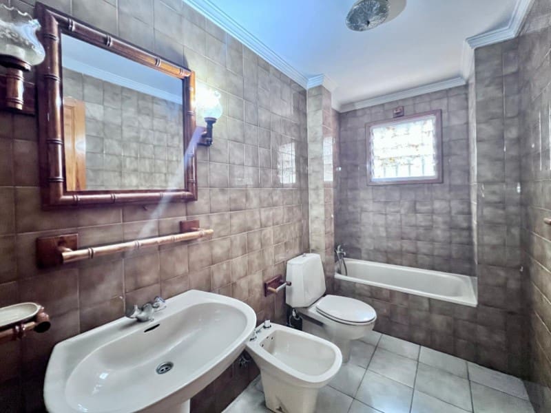 4 bedroom Flat for sale in Las Palmas de Gran Canaria with garage - € 495,000 (Ref: 9640535)