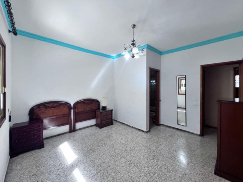 4 bedroom Flat for sale in Las Palmas de Gran Canaria with garage - € 495,000 (Ref: 9640535)