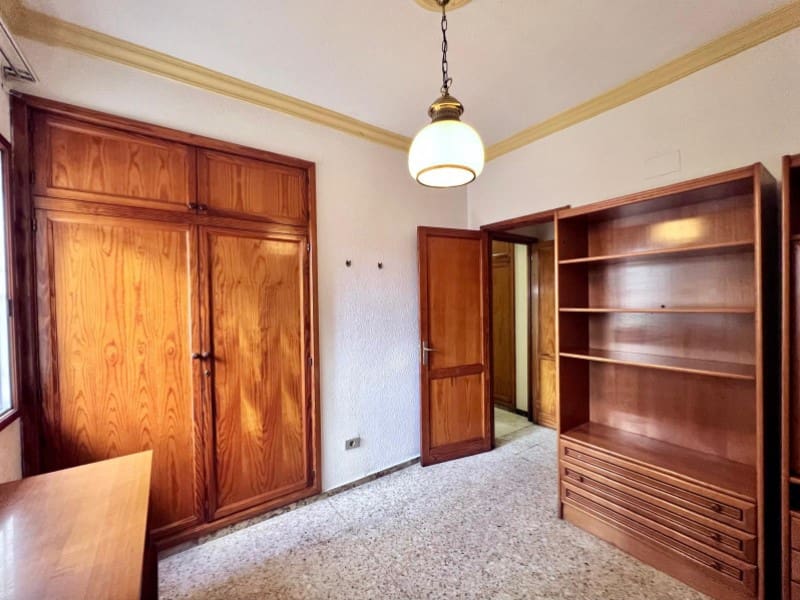 4 bedroom Flat for sale in Las Palmas de Gran Canaria with garage - € 495,000 (Ref: 9640535)