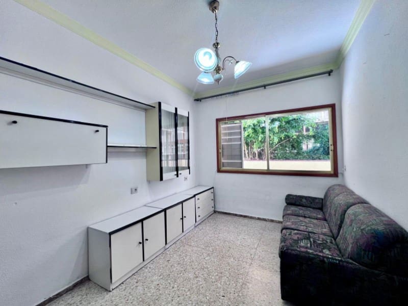 4 bedroom Flat for sale in Las Palmas de Gran Canaria with garage - € 495,000 (Ref: 9640535)