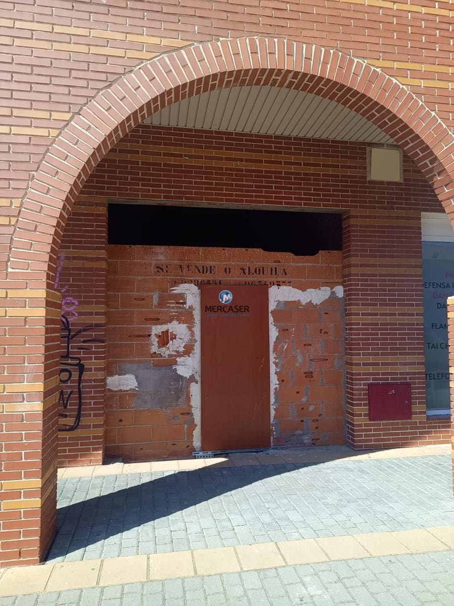 Commercial for sale in Villanueva de la Torre - € 50,000 (Ref: 9865780)