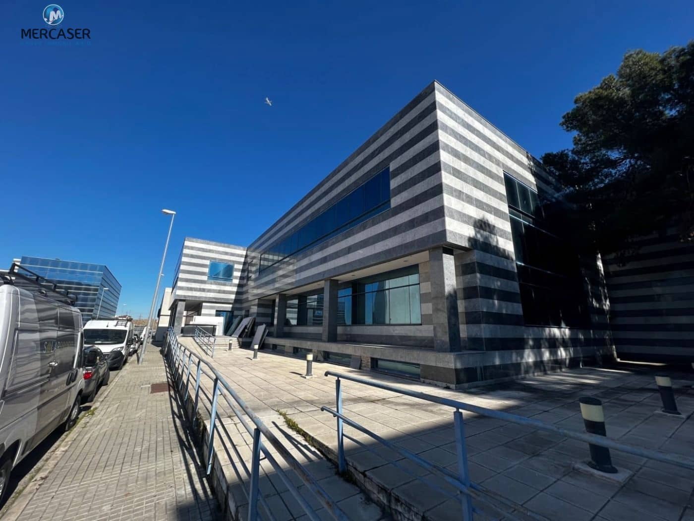 Office for sale in Alcala de Henares - € 790,000 (Ref: 9865782)