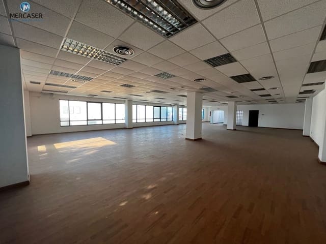 Office for sale in Alcalá de Henares - € 790,000 (Ref: 9865782)