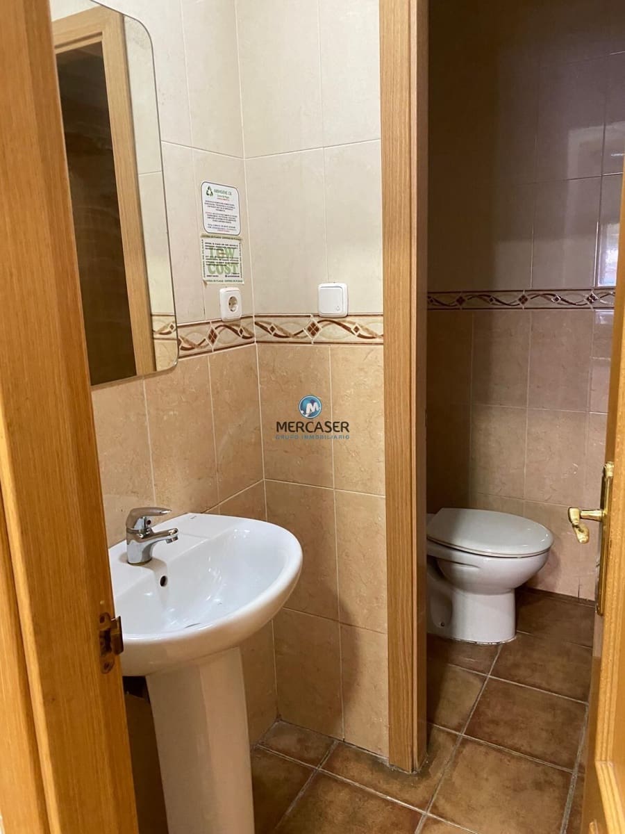 Commercial for rent in Alcala de Henares - € 800 (Ref: 9865783)