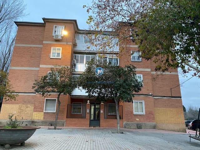 3 bedroom Flat for rent in Alcalá de Henares - € 1,100 (Ref: 9865786)