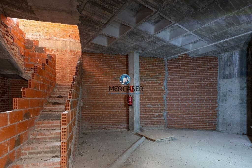 Commercial for sale in Venturada - € 68,100 (Ref: 9865790)