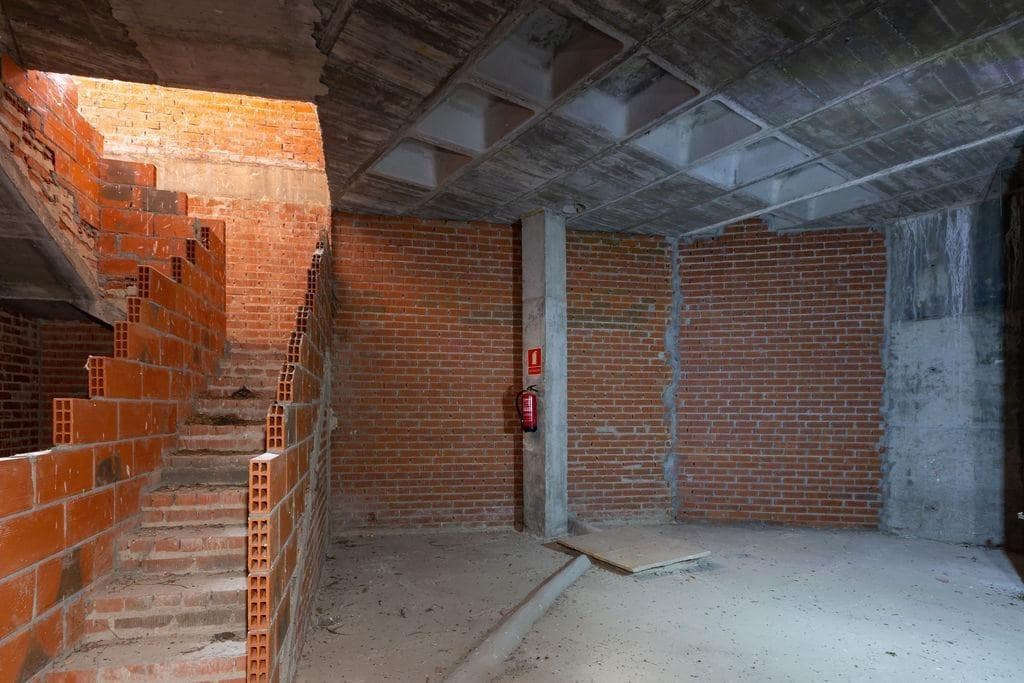 Commercial for sale in Venturada - € 69,000 (Ref: 9865791)
