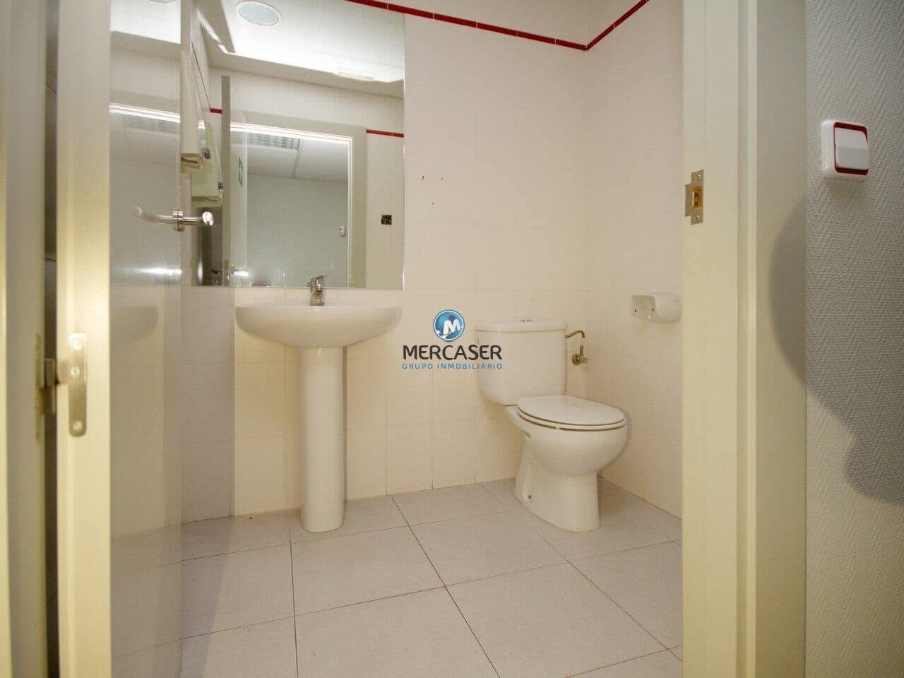 Commercial for sale in Valdemoro with garage - € 222,600 (Ref: 9865802)