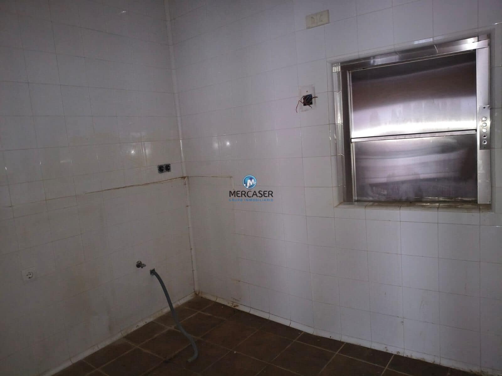Commercial for sale in Torres de la Alameda - € 259,000 (Ref: 9865821)