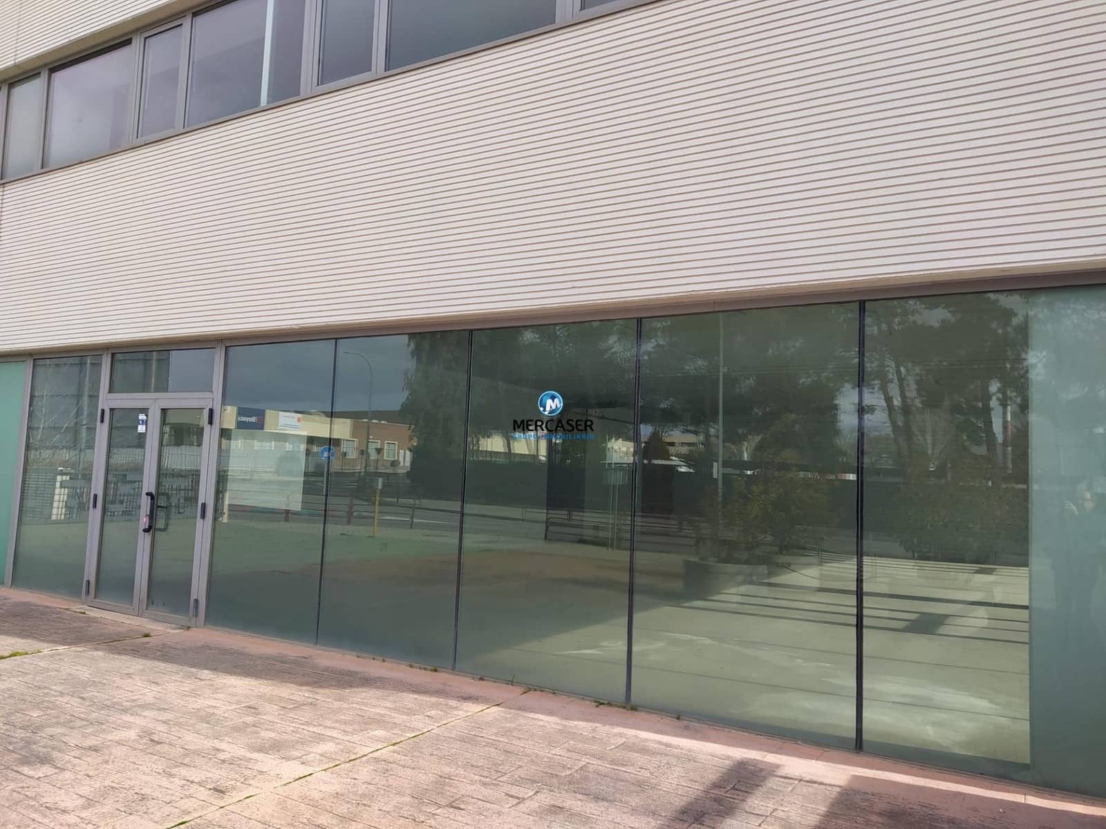 Commercial for sale in Coslada - € 142,100 (Ref: 9865822)