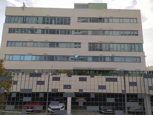 Commercial for sale in Coslada - € 142,100 (Ref: 9865822)