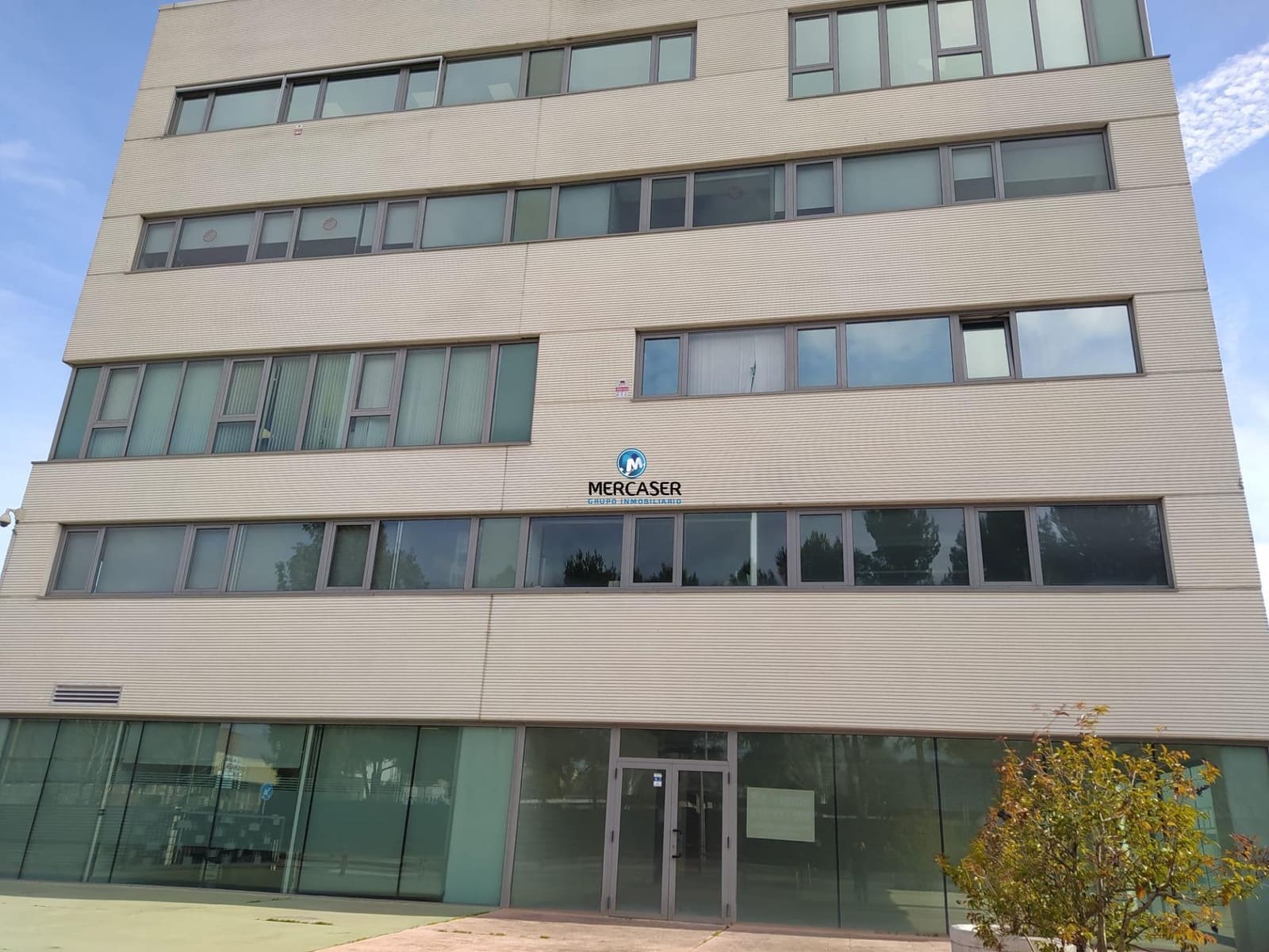 Commercial for sale in Coslada - € 142,100 (Ref: 9865822)