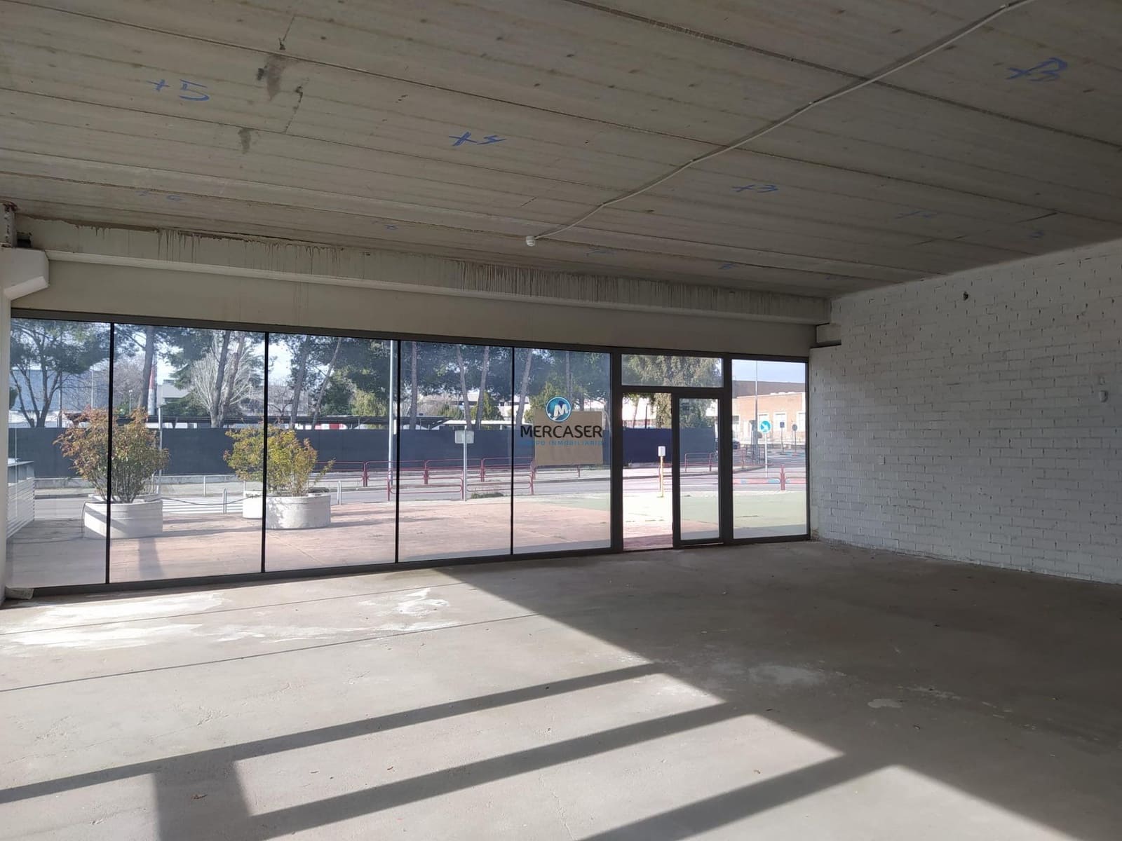 Commercial for sale in Coslada - € 142,100 (Ref: 9865822)