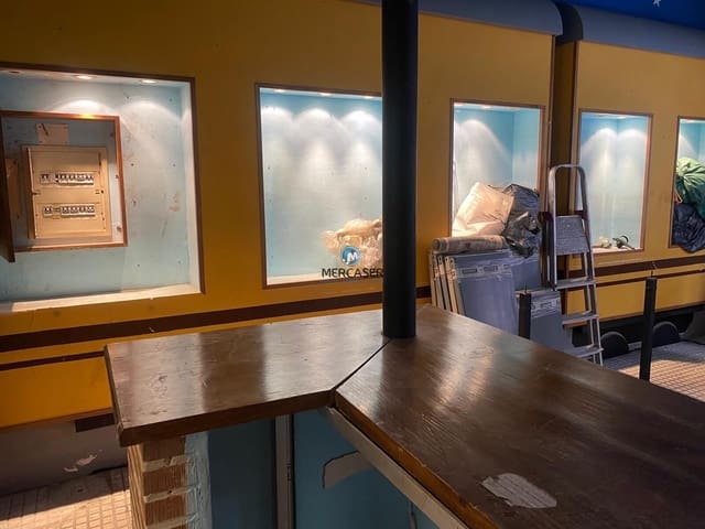 Commercial for rent in Alcalá de Henares - € 500 (Ref: 9865825)