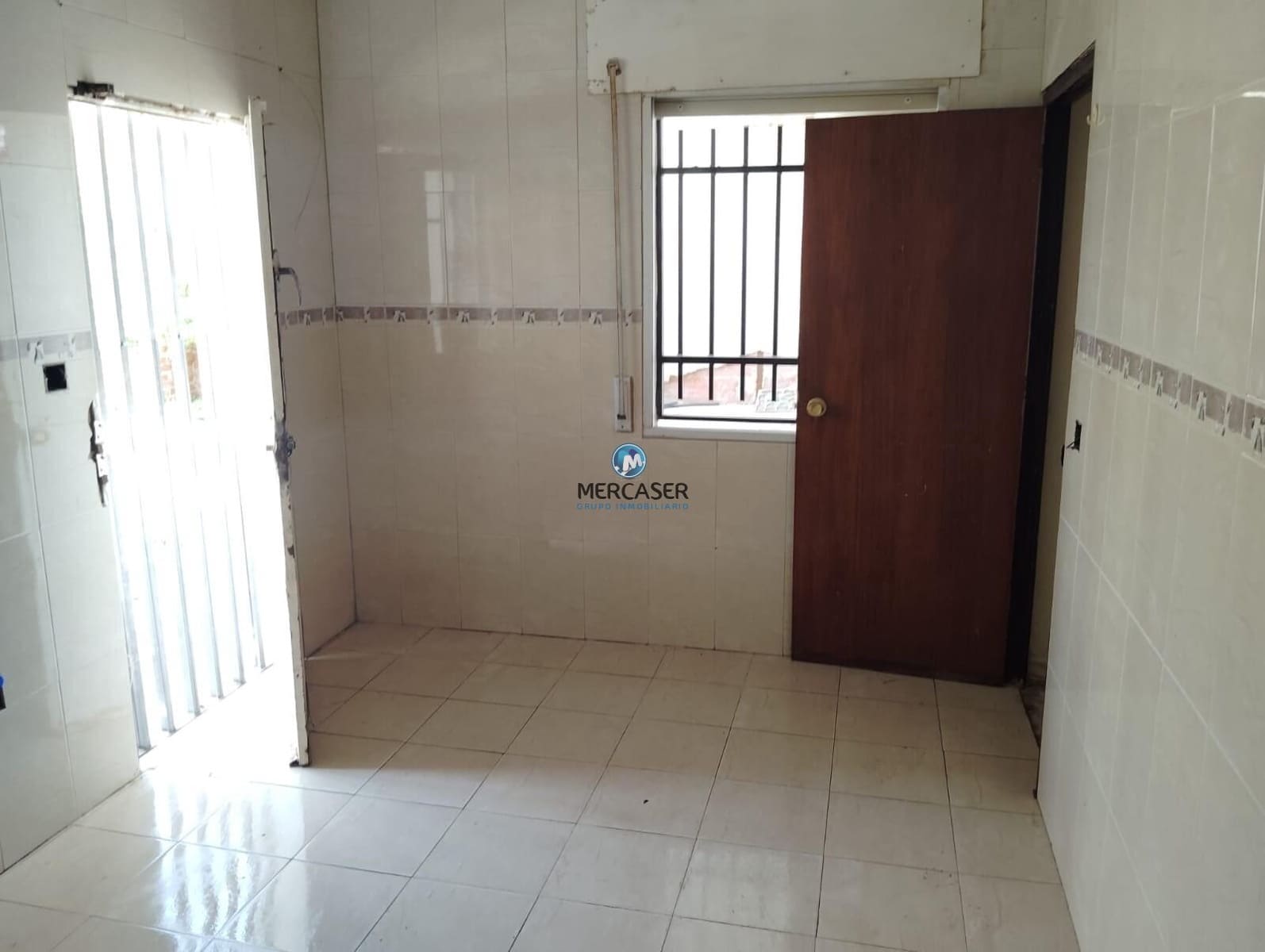 3 bedroom Villa for sale in Fuentiduena de Tajo with pool - € 170,000 (Ref: 9865826)