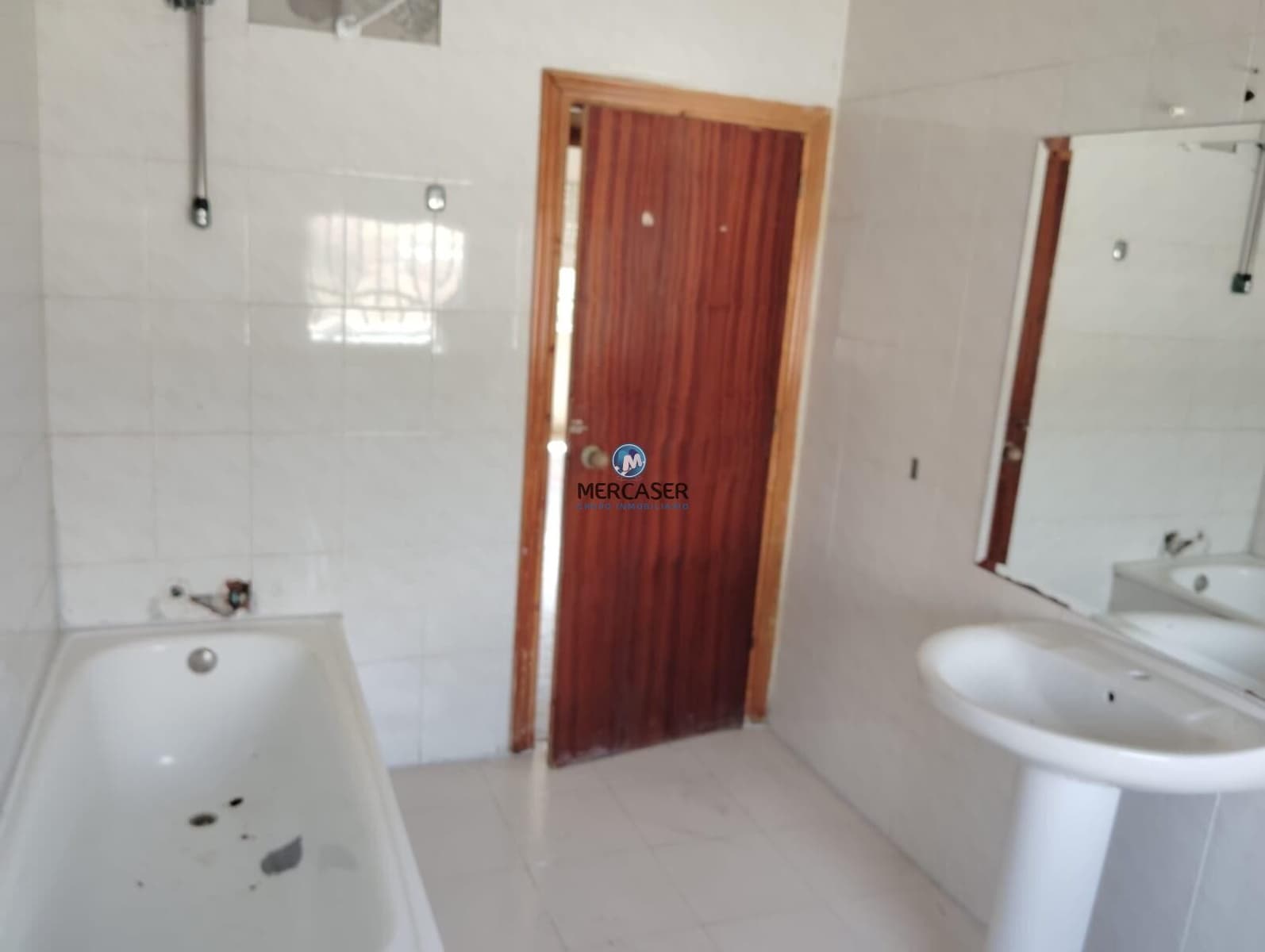 3 bedroom Villa for sale in Fuentiduena de Tajo with pool - € 170,000 (Ref: 9865826)