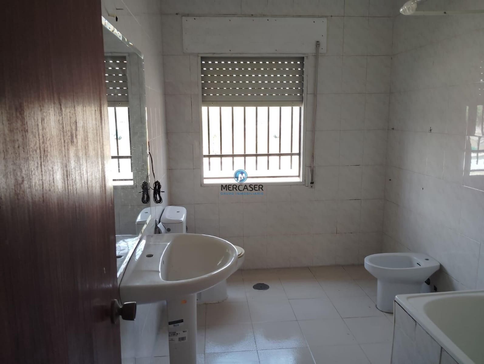 3 bedroom Villa for sale in Fuentiduena de Tajo with pool - € 170,000 (Ref: 9865826)