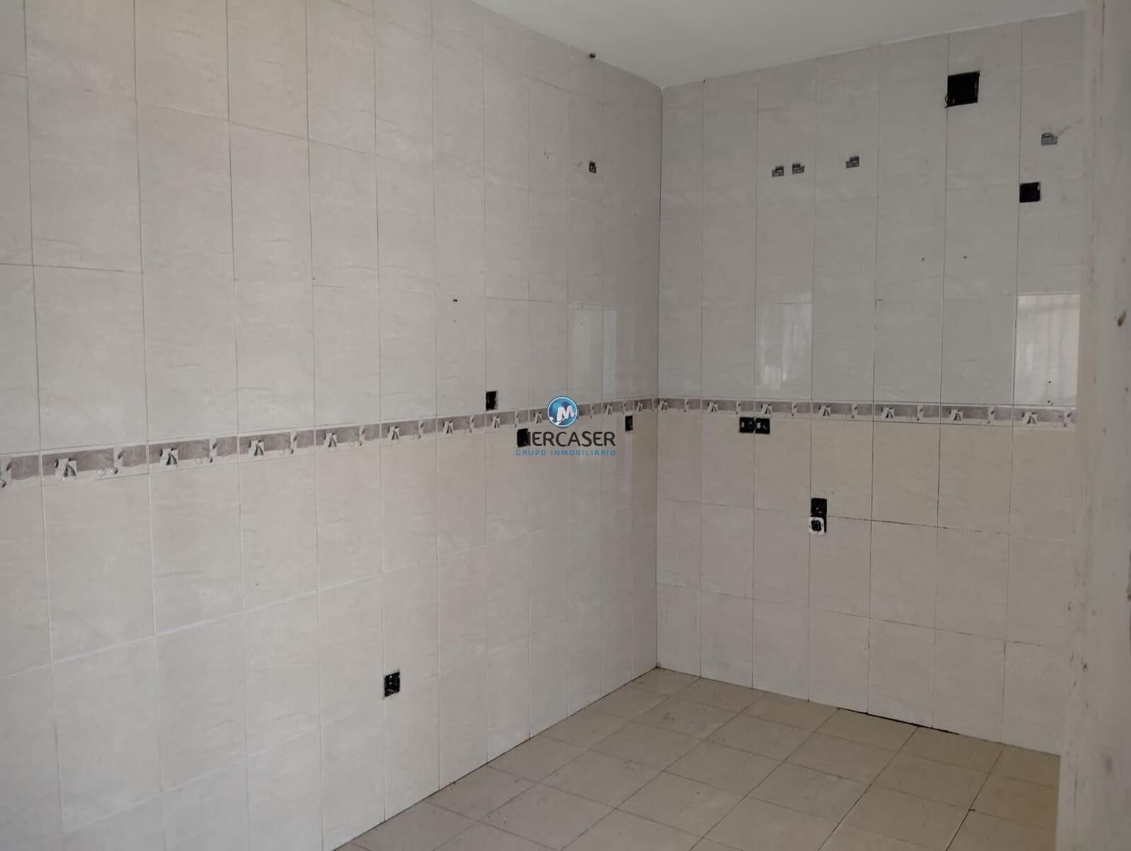 3 bedroom Villa for sale in Fuentiduena de Tajo with pool - € 170,000 (Ref: 9865826)
