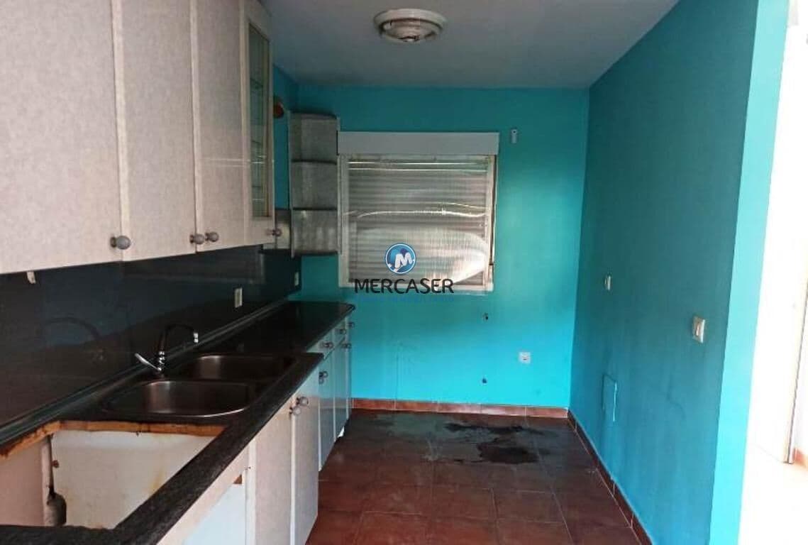3 bedroom Villa for sale in El Casar with pool - € 236,000 (Ref: 9865827)
