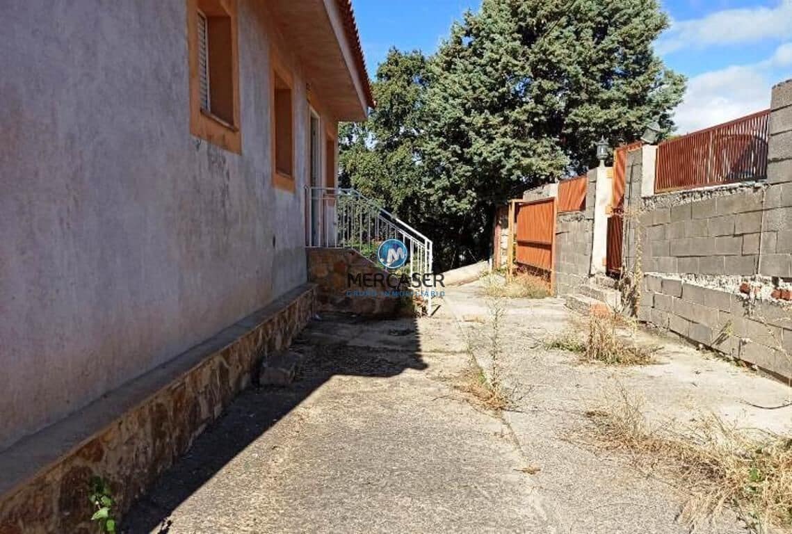3 bedroom Villa for sale in El Casar with pool - € 236,000 (Ref: 9865827)