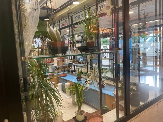 Commercial for sale in Alcalá de Henares - € 48,630 (Ref: 9865830)