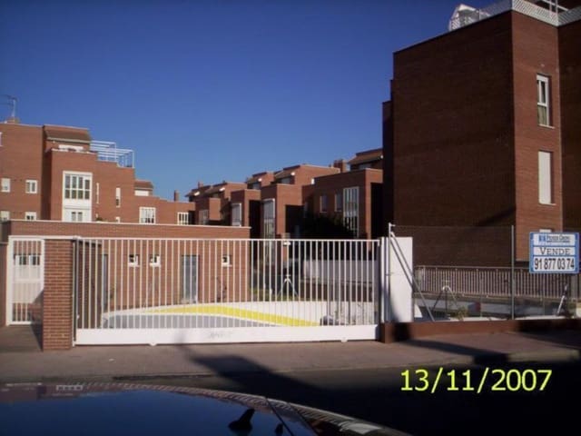 Garage for rent in Alcalá de Henares - € 105 (Ref: 9865845)