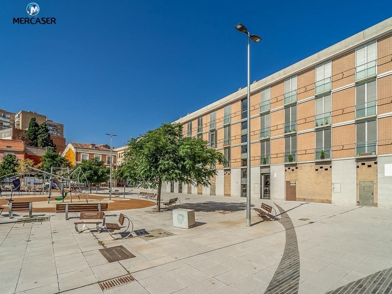 Commercial for sale in Guadalajara city - € 140,000 (Ref: 9865846)