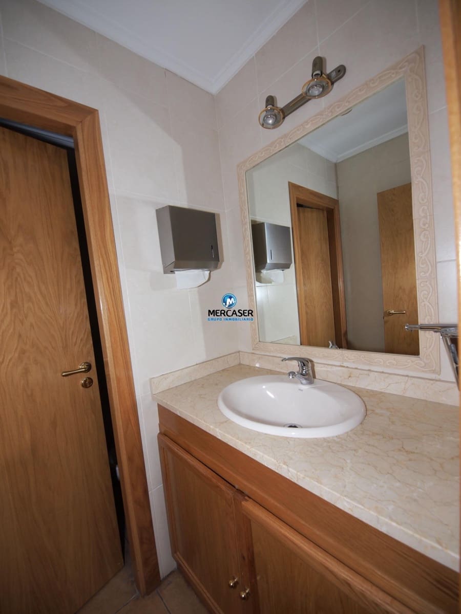 Commercial for rent in Alcala de Henares with garage - € 9,500 (Ref: 9865850)
