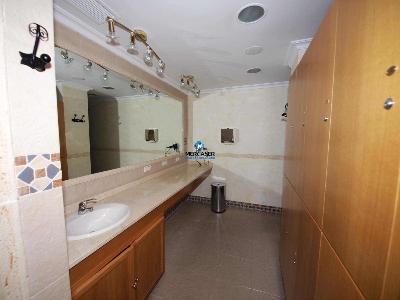 Commercial for rent in Alcala de Henares with garage - € 9,500 (Ref: 9865850)