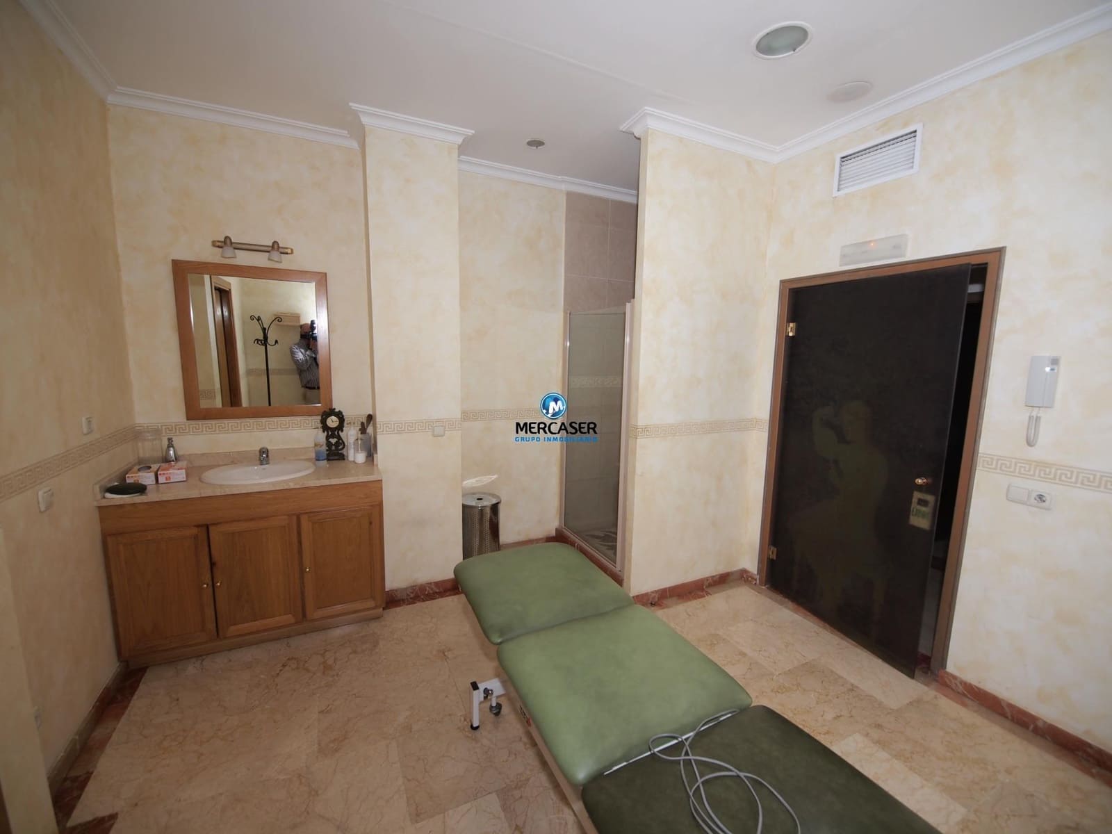 Commercial for rent in Alcala de Henares with garage - € 9,500 (Ref: 9865850)