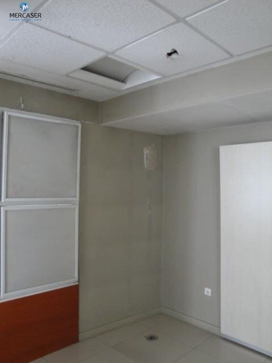 Commercial for sale in Guadalajara city - € 119,000 (Ref: 9865856)