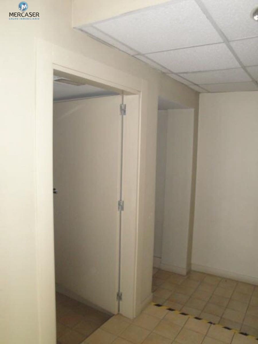Commercial for sale in Guadalajara city - € 119,000 (Ref: 9865856)