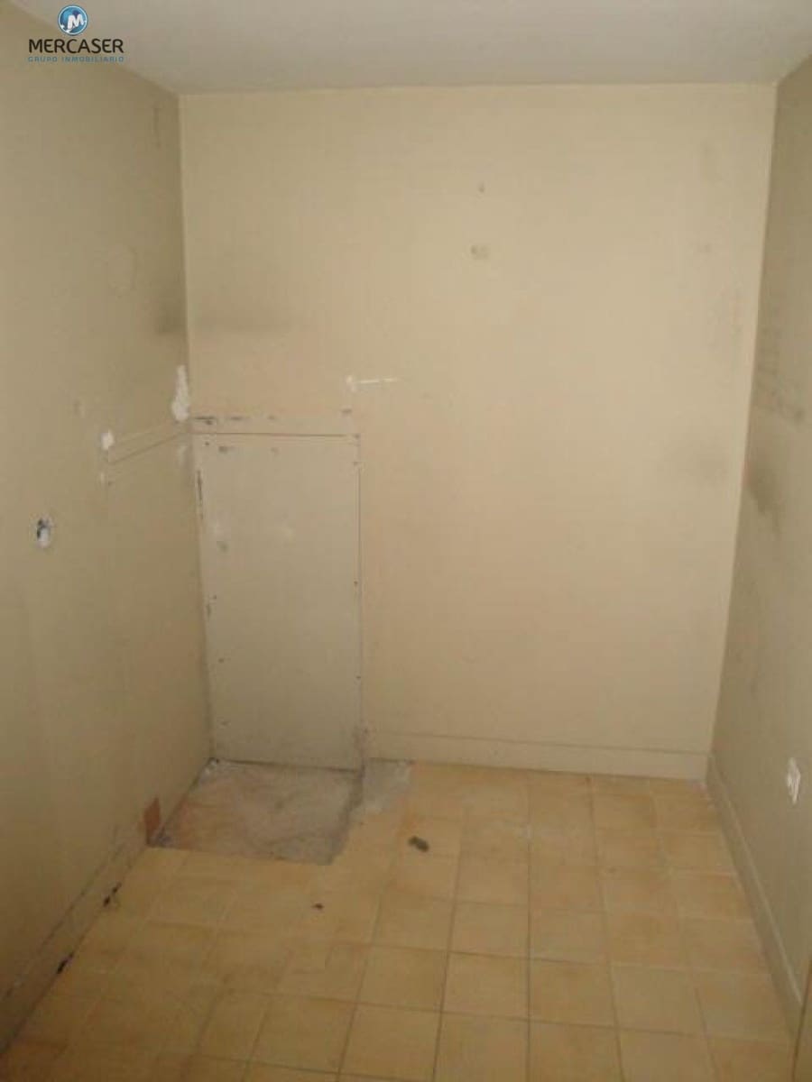 Commercial for sale in Guadalajara city - € 119,000 (Ref: 9865856)
