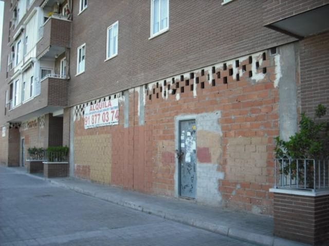 Commercial for rent in Alcalá de Henares - € 2,400 (Ref: 9865871)
