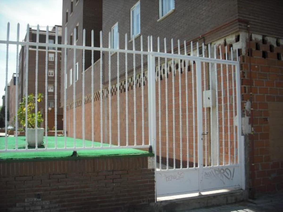 Commercial for rent in Alcala de Henares - € 2,400 (Ref: 9865873)