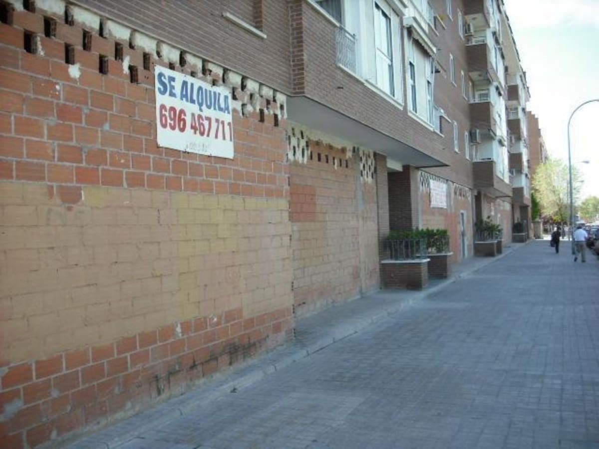 Commercial for rent in Alcala de Henares - € 2,400 (Ref: 9865873)