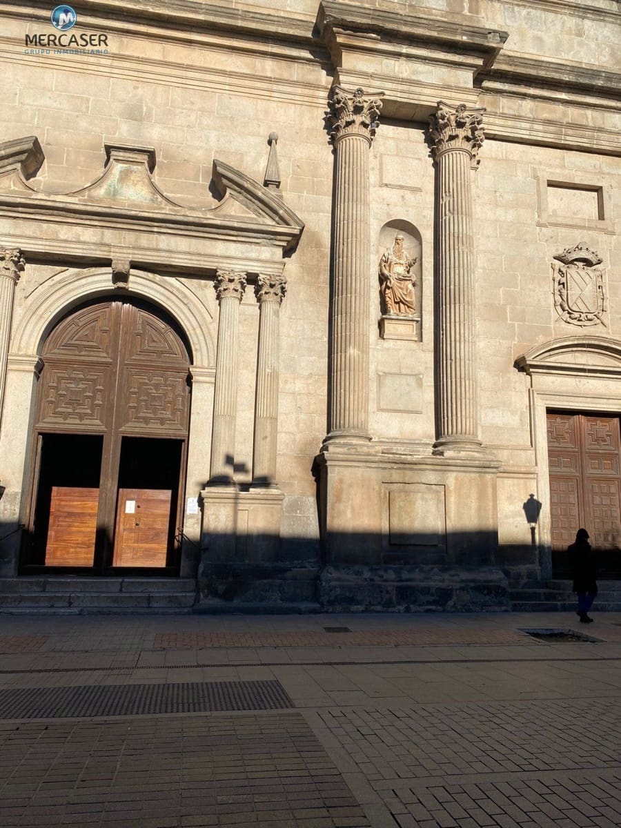 Office for rent in Alcala de Henares - € 1,300 (Ref: 9865874)