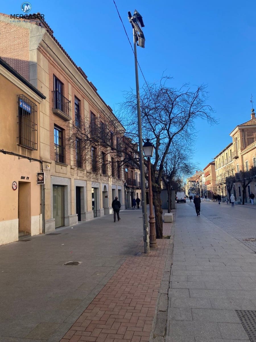 Office for rent in Alcala de Henares - € 1,300 (Ref: 9865874)