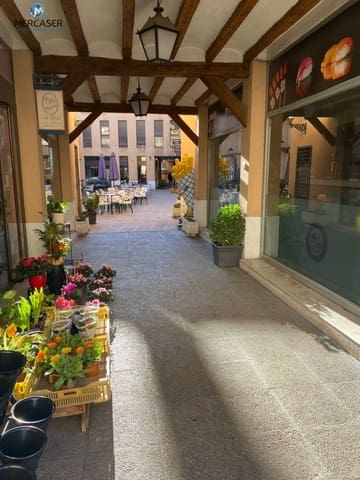 Office for rent in Alcalá de Henares - € 1,300 (Ref: 9865874)