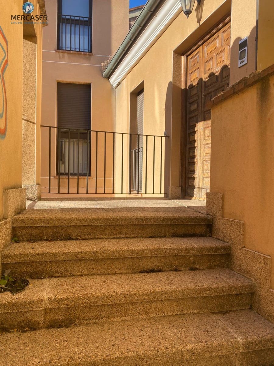 Office for rent in Alcala de Henares - € 1,300 (Ref: 9865874)