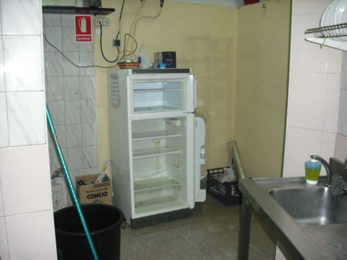 Commercial for rent in Alcala de Henares - € 700 (Ref: 9884845)