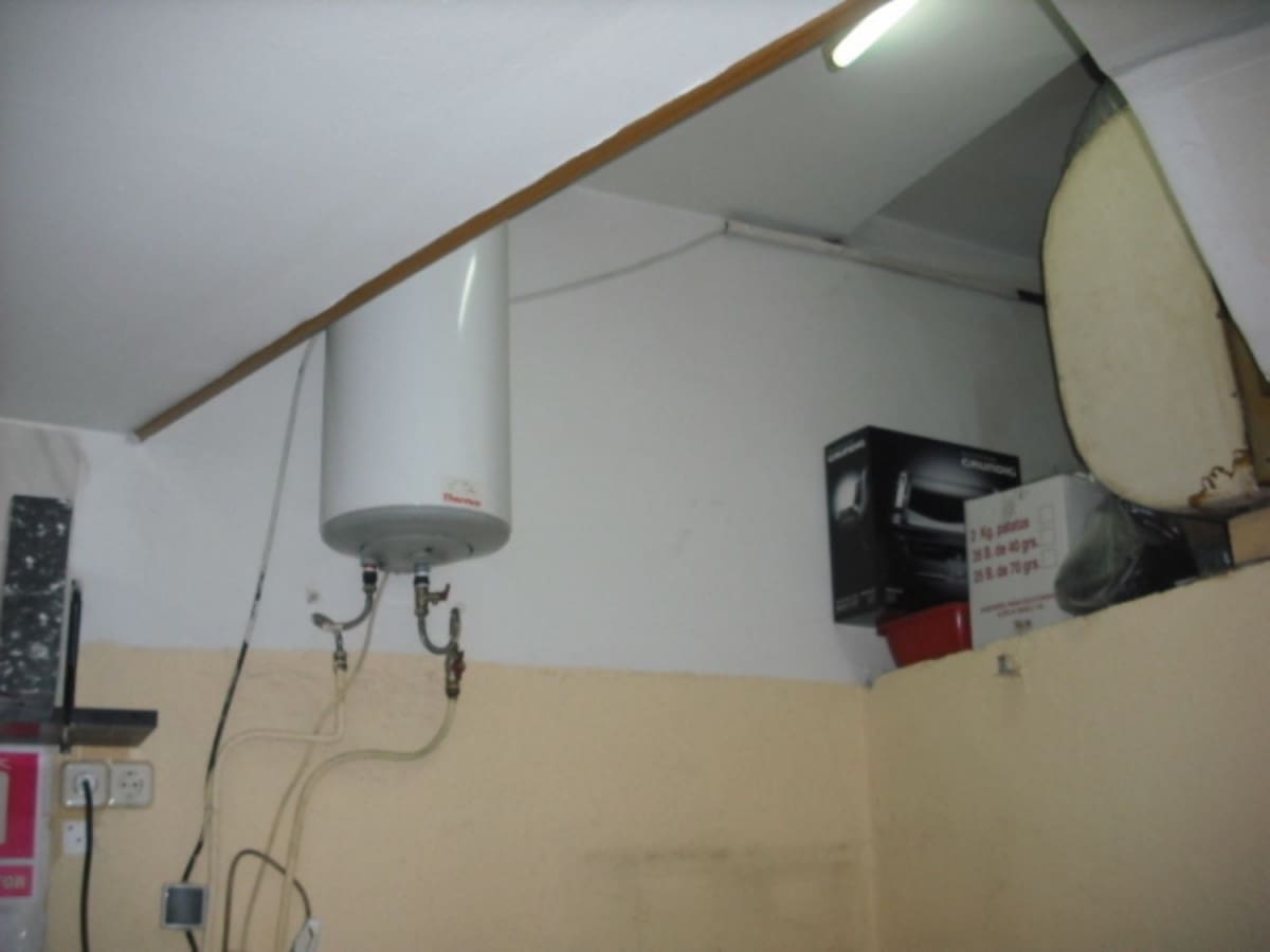 Commercial for rent in Alcala de Henares - € 700 (Ref: 9884845)