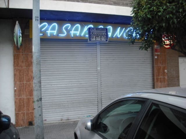 Commercial for rent in Alcalá de Henares - € 700 (Ref: 9884845)