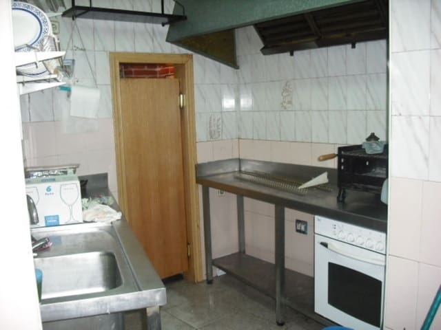 Commercial for rent in Alcalá de Henares - € 700 (Ref: 9884845)