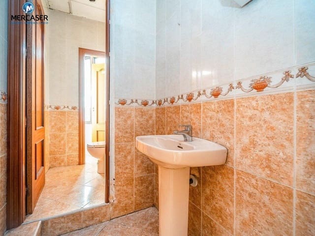 Bureau à vendre à Guadalajara ville - 81 000 € (Ref: 9884847)