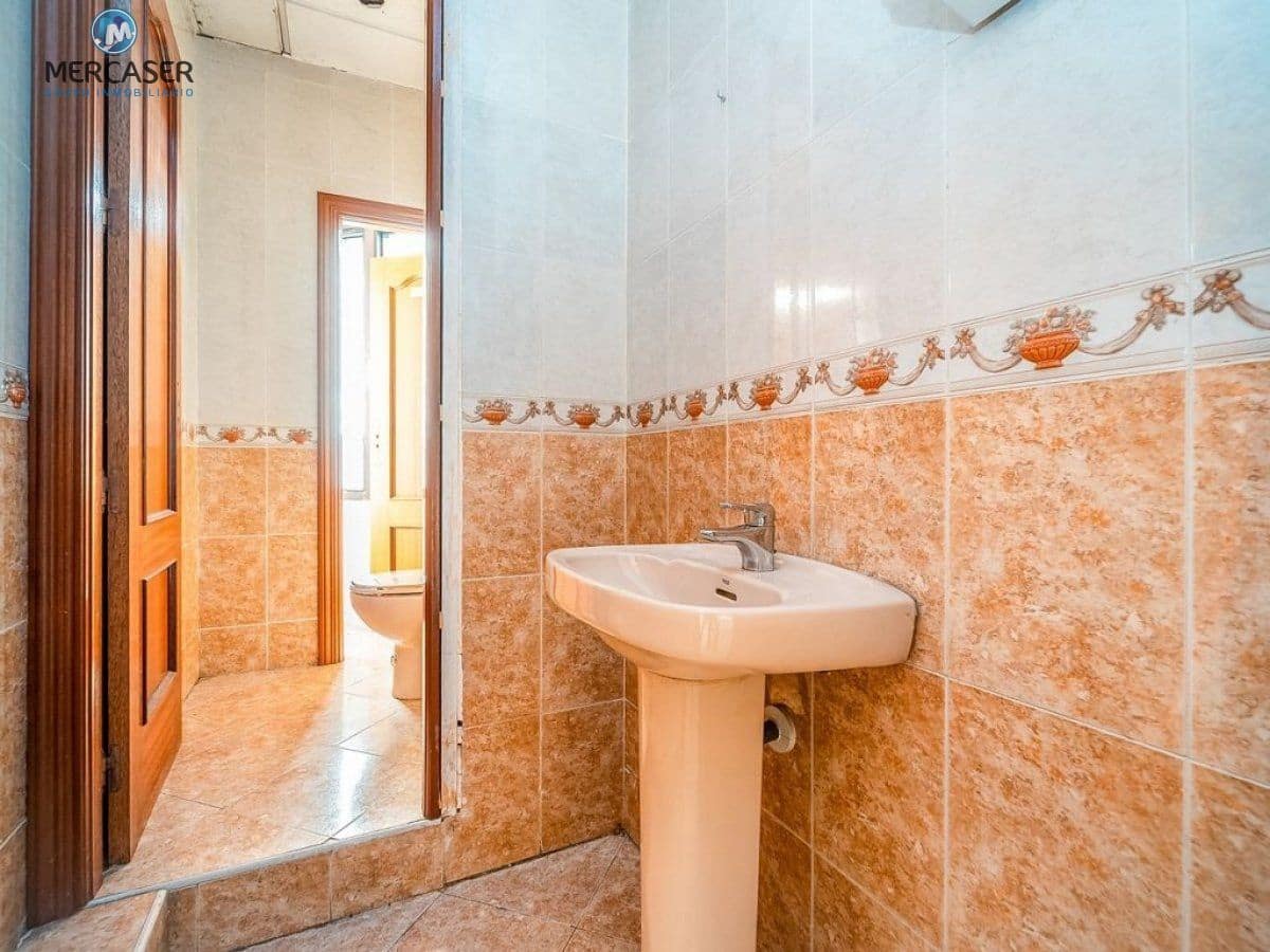 Commercial for sale in Guadalajara city - € 89,500 (Ref: 9884848)