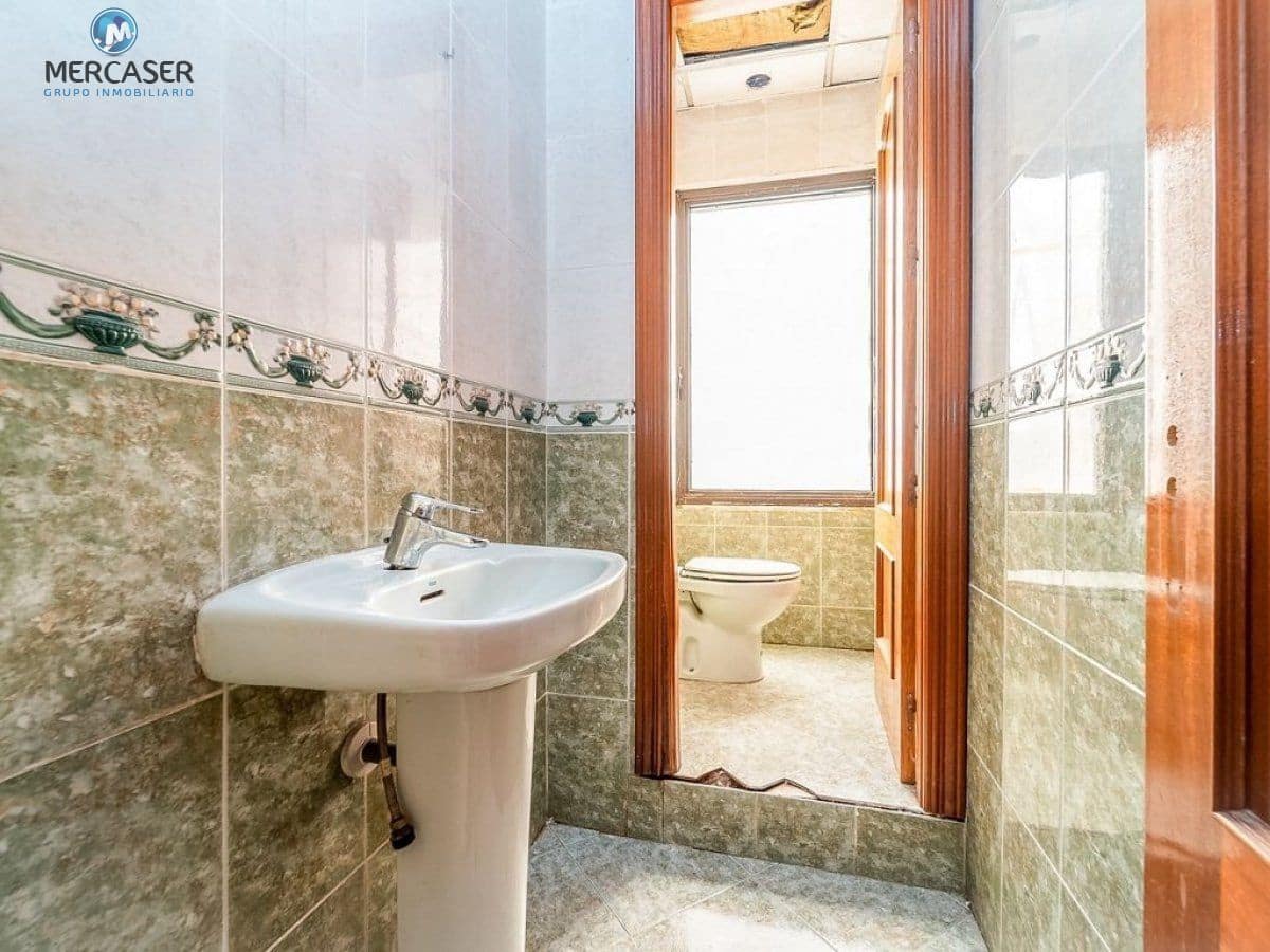 Commercial for sale in Guadalajara city - € 89,500 (Ref: 9884848)